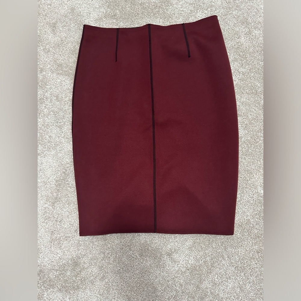 Ann Taylor - Burgundy Scuba Pencil Skirt w Contrast Stitching - size 6 - EUC